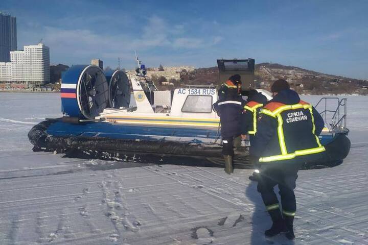 Рыбак успел позвонить спасателям прежде, чем потерял сознание на льду посреди Волги