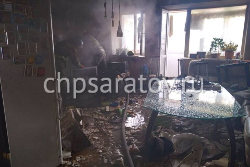 В квартире на Барнаульской загорелись старые вещи: пожарные эвакуировали 15 жильцов дома