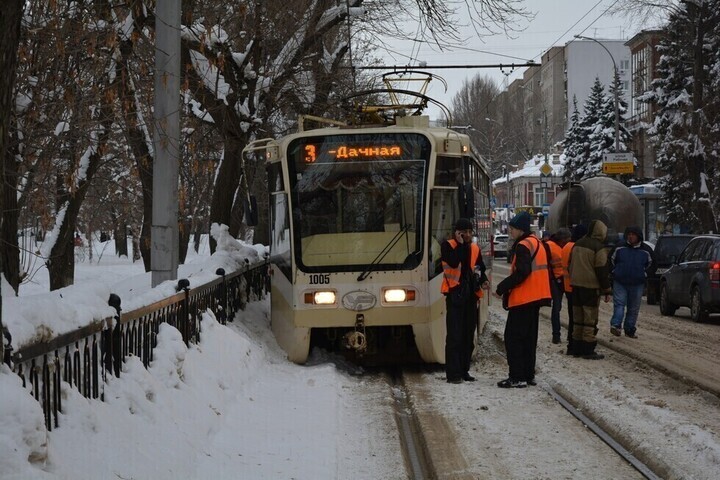 Из-за аварии на путях в Саратове встали трамваи