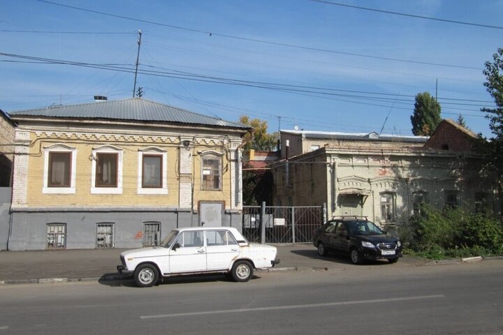 В последний рабочий день года 11 домов в историческом центре Саратова отправили под снос, в том числе два — на Московской