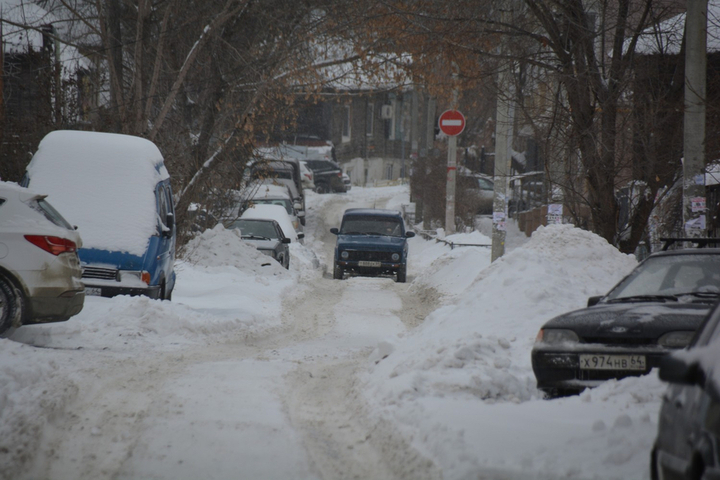 Из-за попустительства мэрии в снегопад простаивает 184 единицы техники: прокуратура Саратова подробно объяснила, почему город завален снегом