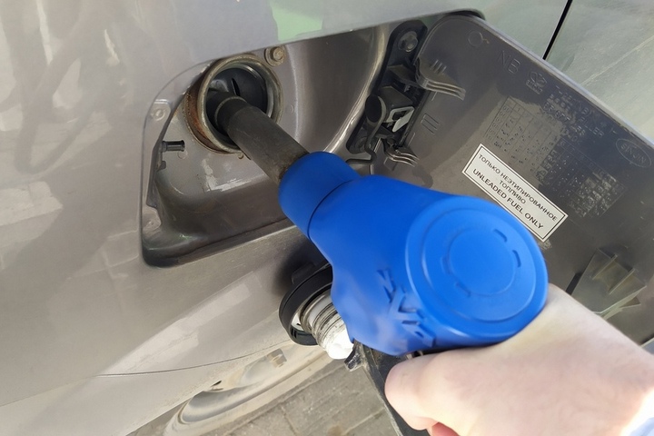 Росстат зафиксировал снижение цен на бензин в Саратове в начале года