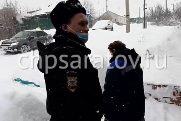 В Балашове мужчина вывел на мороз голого 11-летнего пасынка и угрожал его зарезать. На крики мальчика прибежал сосед