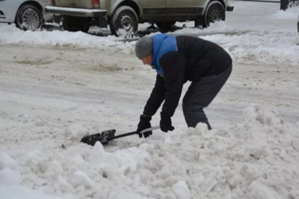 Снежный коллапс в Саратове: чиновники рассказали, что горожане радуются выпавшим осадкам