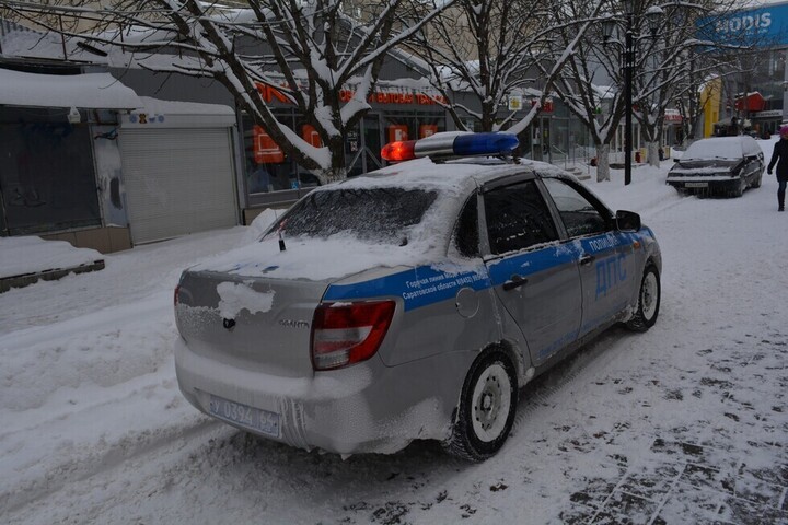 Очередной снегопад в областном центре. В ГИБДД грозят жителям и организациям крупными штрафами за снежные кучи на дорогах