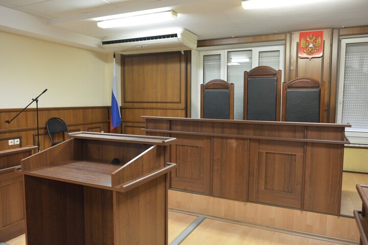 В саратовском суде объяснили, почему не стали арестовывать подозреваемого во взятках прокурора и посредника и отпустили их на свободу
