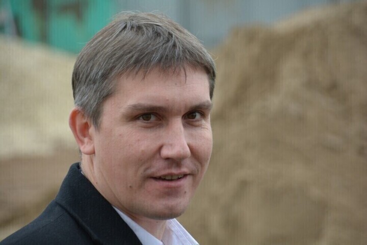 На пост главы района официально выбрали 37-летнего чиновника, который начинал карьеру помощником Валерия Радаева