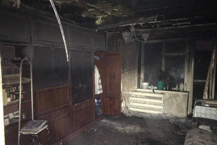 Пожар в пятиэтажке Энгельса унес жизнь пожилой женщины