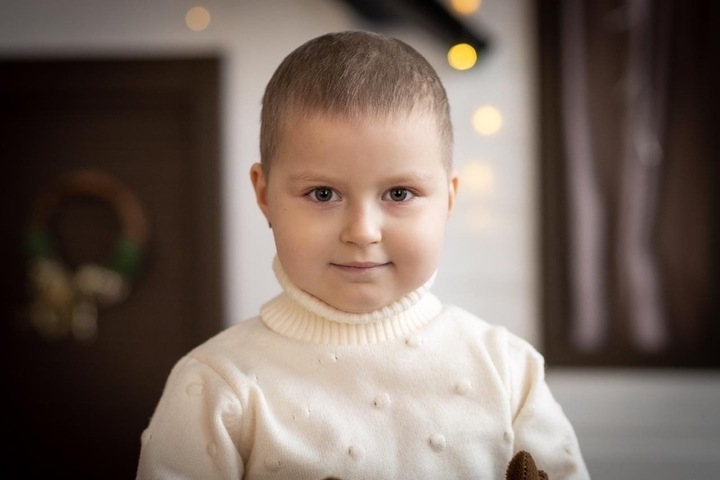 «Врач сказал, что шансов на выздоровление в России у нее нет»: саратовец просит горожан помочь его шестилетней дочери, которая нуждается в дорогостоящем лечении за границей от рака крови