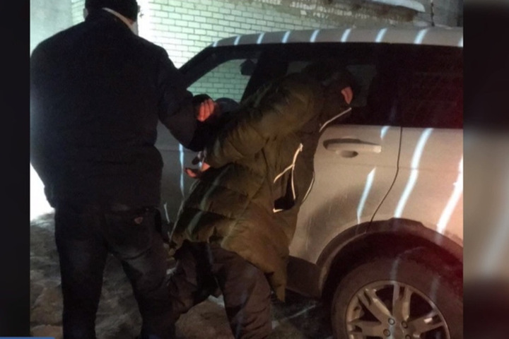 Сотрудники ФСБ задержали организатора межрегионального наркотрафика с килограммом мефедрона и амфетамина