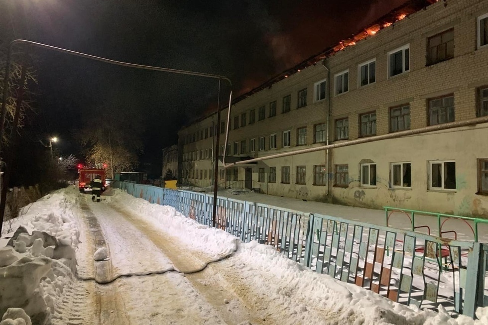 В Екатериновке введен режим ЧС из-за пожара в школе. Чиновники рассказали, где и как будут учиться дети