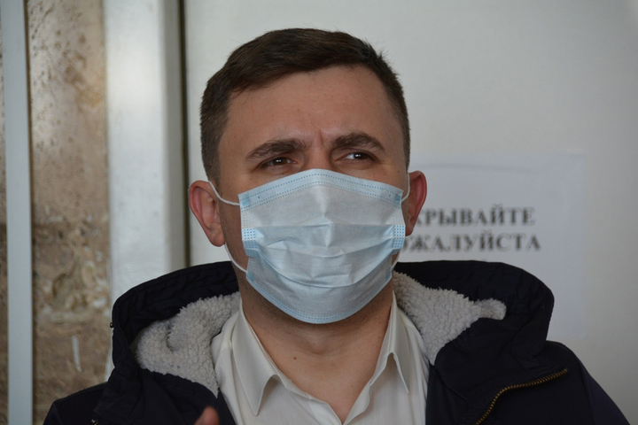 Единороссы считают, что Бондаренко незаконно получает «гонорары» от публикаций и выступлений. Комментарий депутата-блогера