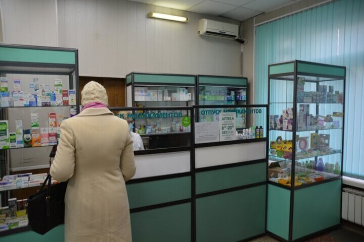 Жители поселка в Ершовском районе бьют тревогу из-за новости о закрытии единственной аптеки. В минздраве сообщили, как собираются решать проблему