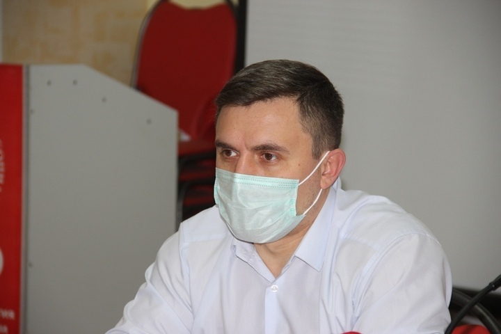 «Когда взрослые кричат, слышно даже на улице»: депутат Бондаренко раскритиковал работу комиссии по делам несовершеннолетних. Комментарий чиновницы
