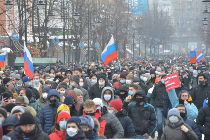 Несовершеннолетнюю саратовчанку, скандировавшую «Перемен» на митинге, оштрафовали на 10 тысяч рублей