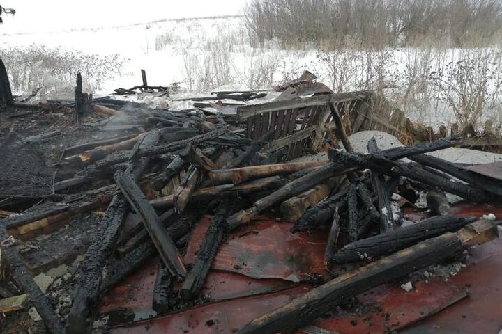 Пожар уничтожил частный дом, отапливаемый электроплиткой: на пепелище нашли останки хозяина