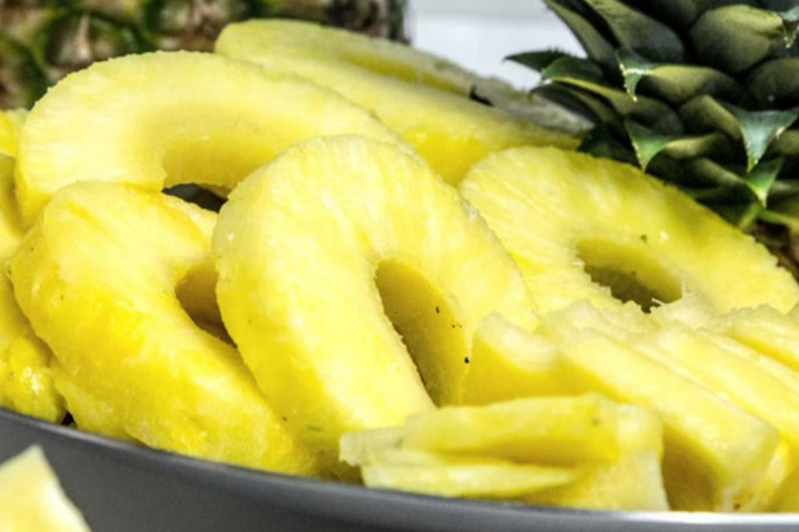 Проверка консервированных ананасов: где больше всего фруктов и меньше воды