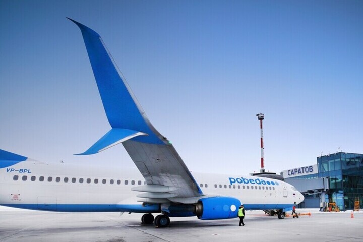 Самолет, летевший из Саратова в Сочи, посадили в Краснодаре. Обратный рейс отменен