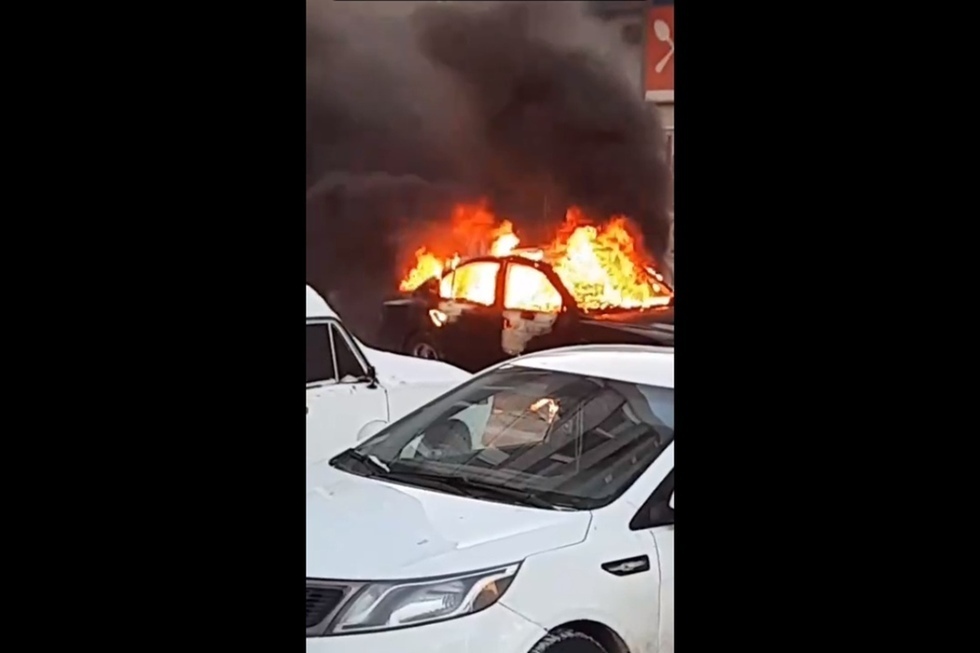 В Саратове утром сгорела иномарка Hyundai Elantra (видео)