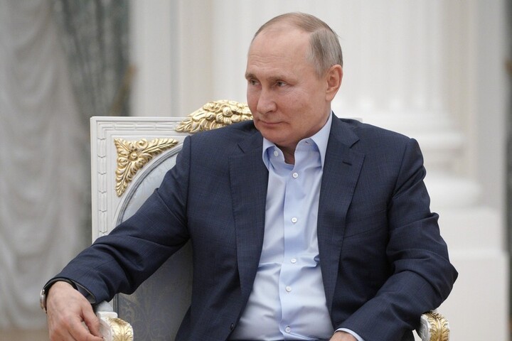 Владимир Путин за борьбу с коронавирусом наградил орденами еще 10 сотрудников саратовского института