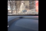 «Там опасно уже»: жительница Энгельса показала, как выглядит дорога в районе СХИ после коммунальных аварий
