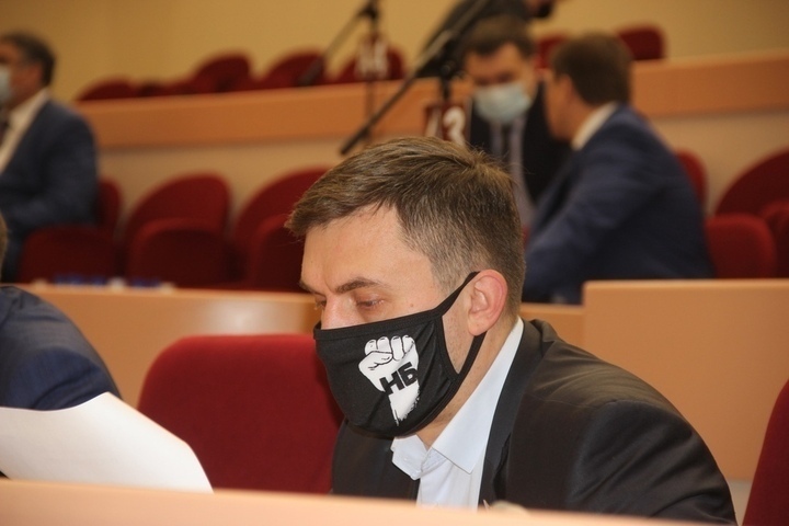 Депутат Бондаренко сообщил, что ночью к нему домой пришли полицейские и напугали семью