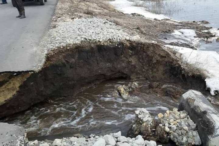 В Саратовской области смыло дорогу между селами
