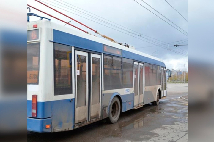 «Ведутся работы по устранению технических неполадок»: в Балаково работают только 2 из 20 подаренных столичных троллейбусов