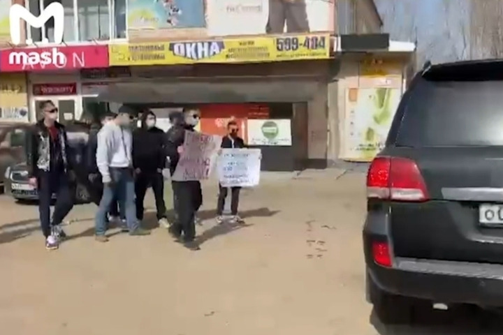 «Произошел хлопок»: прокурор области взял на контроль инцидент возле офиса саратовской управляющей компании