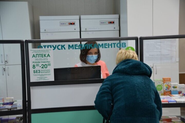 В поселке Ершовского района закрыли единственную аптеку. Теперь за лекарствами пенсионерам приходится ездить в город за 20 километров
