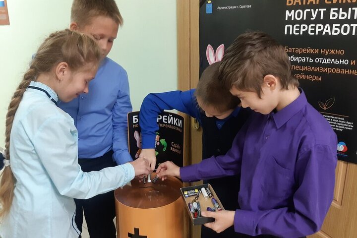 В школах Саратовской области проходит акция по сбору батареек