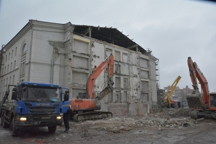 В мэрии Саратова не хотят платить крупный штраф за свалку строительного мусора от театра оперы и балета на Соколовой горе