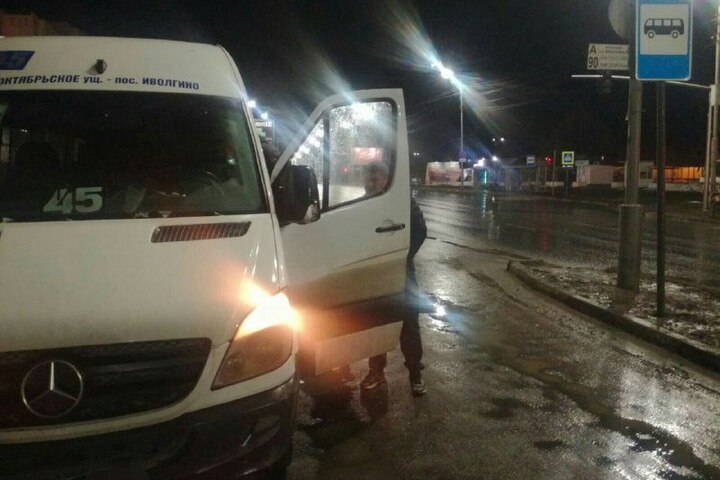 Вечером в Саратове с разницей в пять минут двух женщин сбили во время перехода улиц в неположенном месте