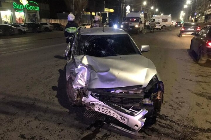 Два человека госпитализированы после столкновения отечественных авто на улице Чернышевского