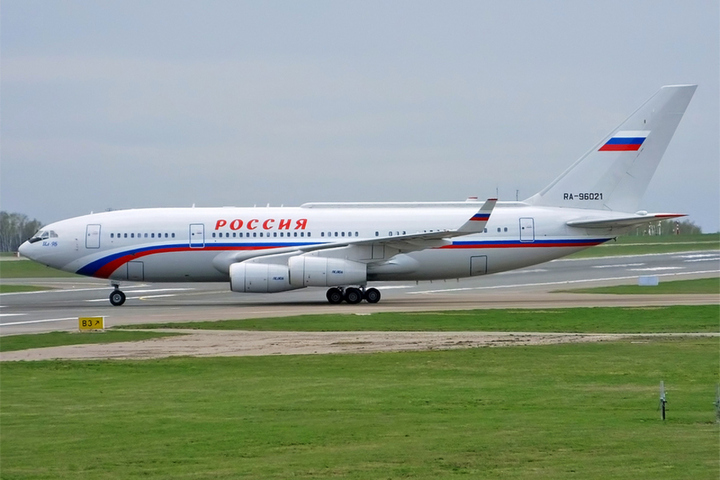 К Саратовской области приближается уже третий за день самолет из специального летного отряда «Россия» — на этот раз «президентский» Ил-96