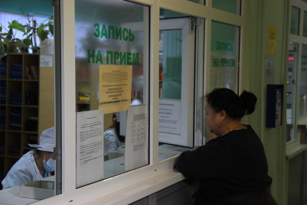 «Помочь ничем не могу, нет бумаги»: жительница Саратова пожаловалась, что не смогла прикрепиться к новой поликлинике в Солнечном-2