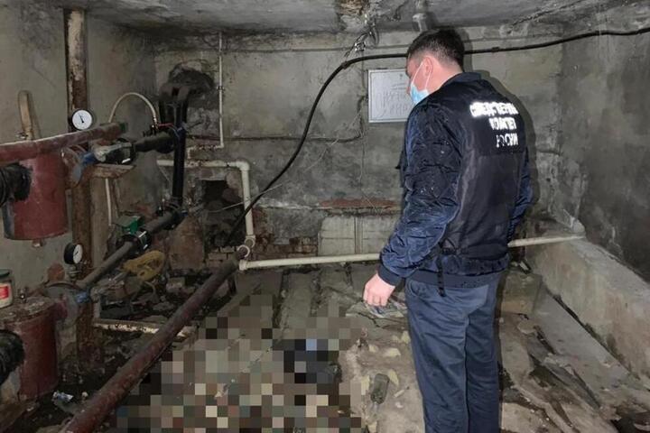 В Заводском районе слесари обнаружили в подвале разлагающийся труп