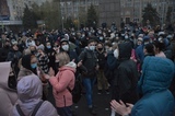 На главной площади Саратова на несанкционированный митинг собрались около 300 сторонников Навального