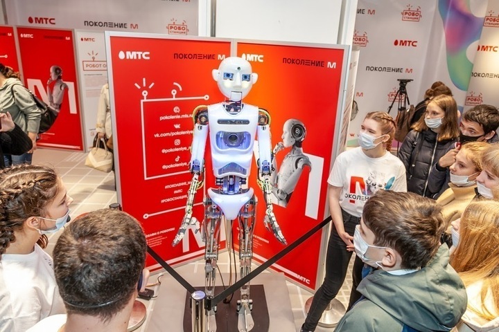 Электронный Пушкин, домашний гуманоид, механический художник: компания «МТС» проводит в Саратове выставку роботов