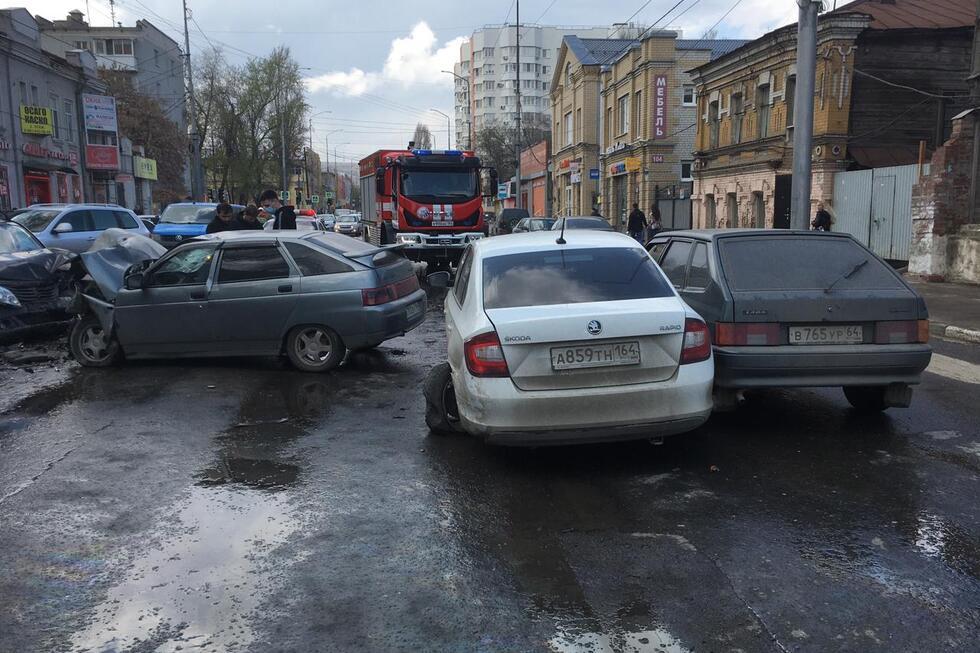Массовое ДТП в центре Саратова: пострадали шесть человек