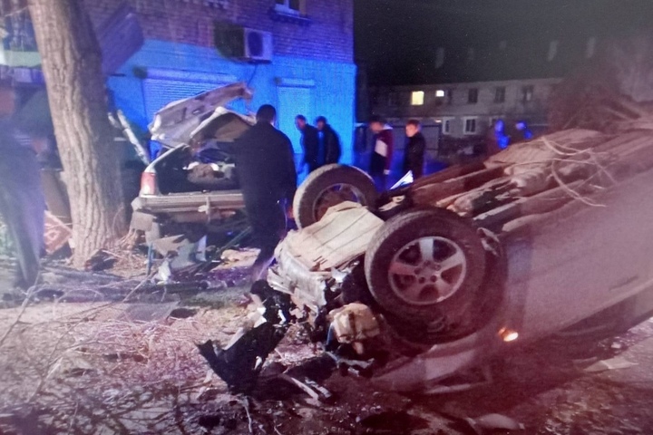 Hyundai на полном ходу протаранил припаркованную «Ниву»: пассажир отечественного внедорожника погиб