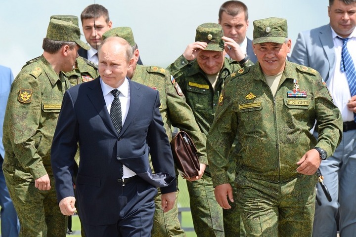 Владимир Путин распорядился призвать на военные сборы граждан в запасе (часть указа засекречена)