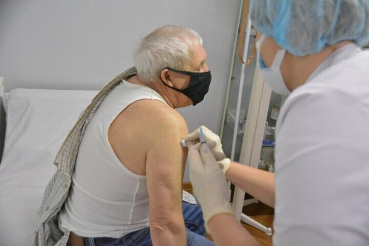 В Саратове открылся первый круглосуточный пункт вакцинации от коронавируса