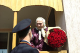Росгвардейцы прошли парадом у дома легендарной регулировщицы Победы Марии Лиманской