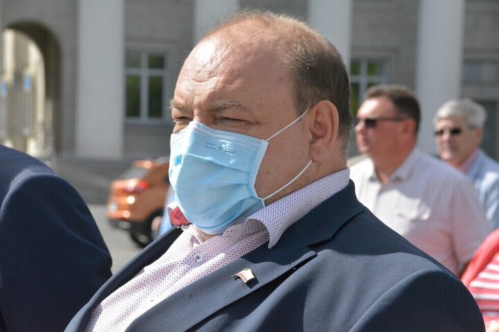 «Люди что, в праздники не болеют?»: министр пригрозил жестким наказанием главврачам больниц, пустующих в майские выходные