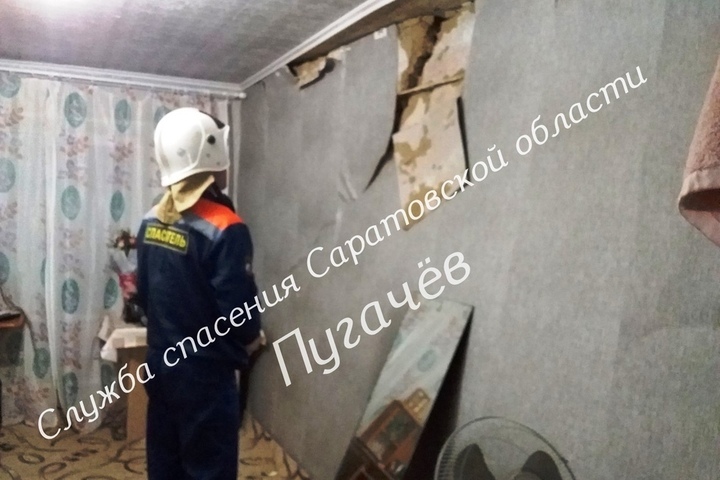 В Пугачеве из-за взорвавшегося самогонного аппарата разрушилась стена в квартире жилого дома