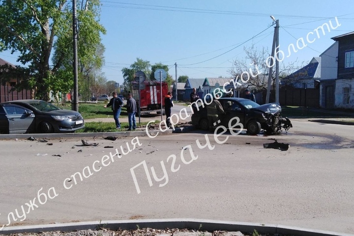 В Пугачеве шесть человек оказались в больнице после ДТП. В числе пострадавших — двое детей и беременная женщина