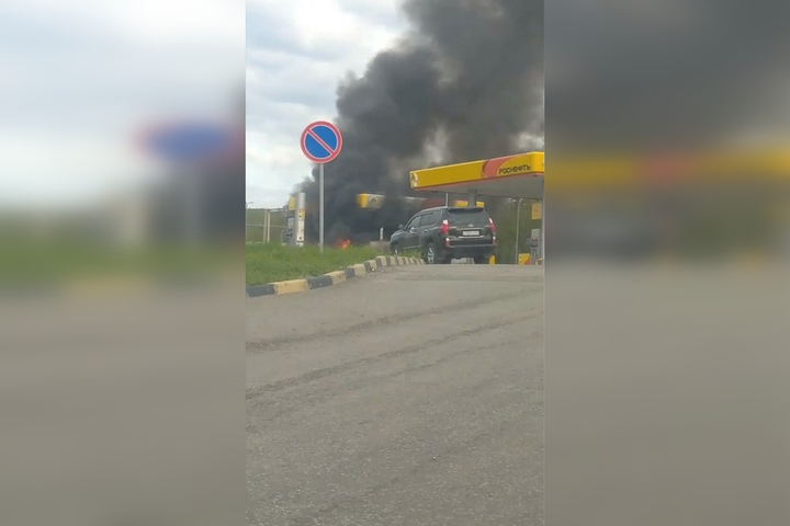 В Заводском районе на заправке «Роснефти» огонь уничтожил «ГАЗель»