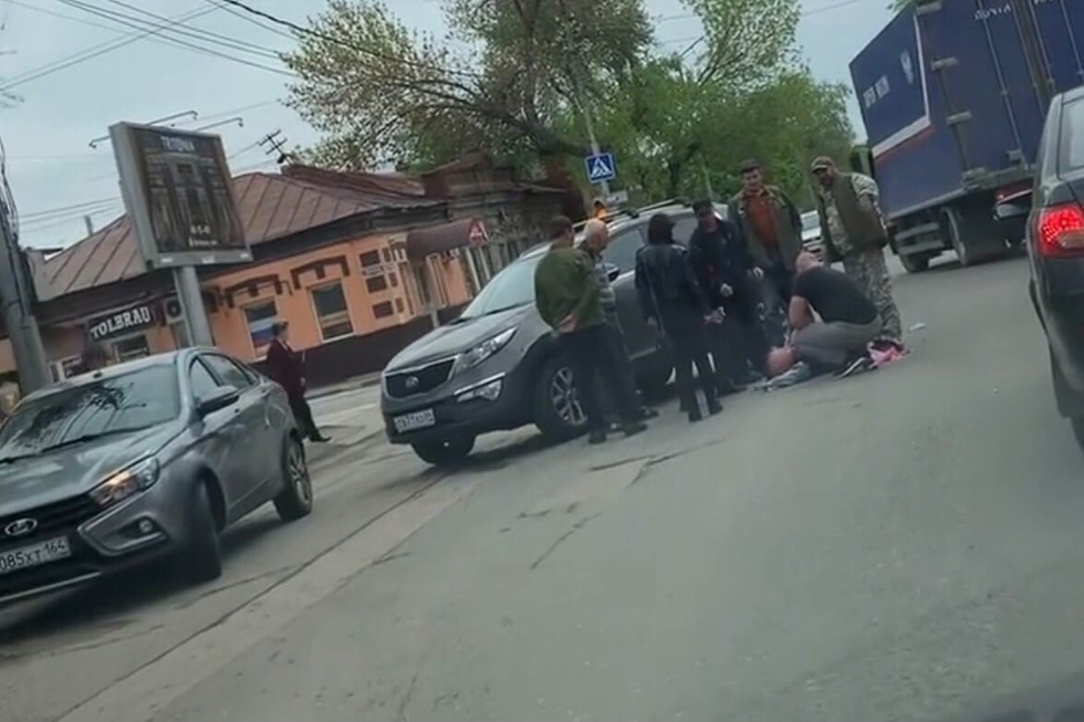 В Саратове 71-летний водитель иномарки сбил двух пешеходов