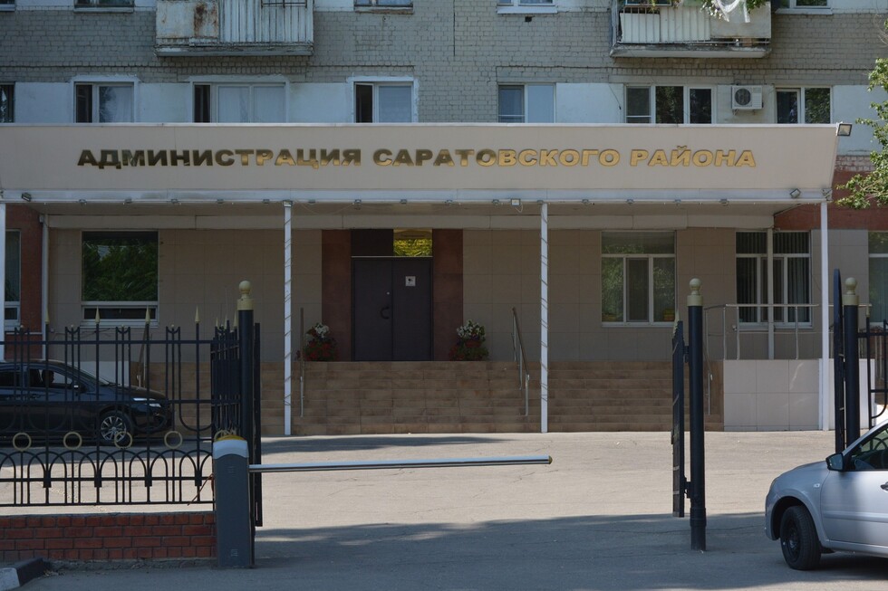 Чиновники администрации Саратовского района не внесли в декларации сведения о транспортных средствах, счетах в банках и доле в фирме